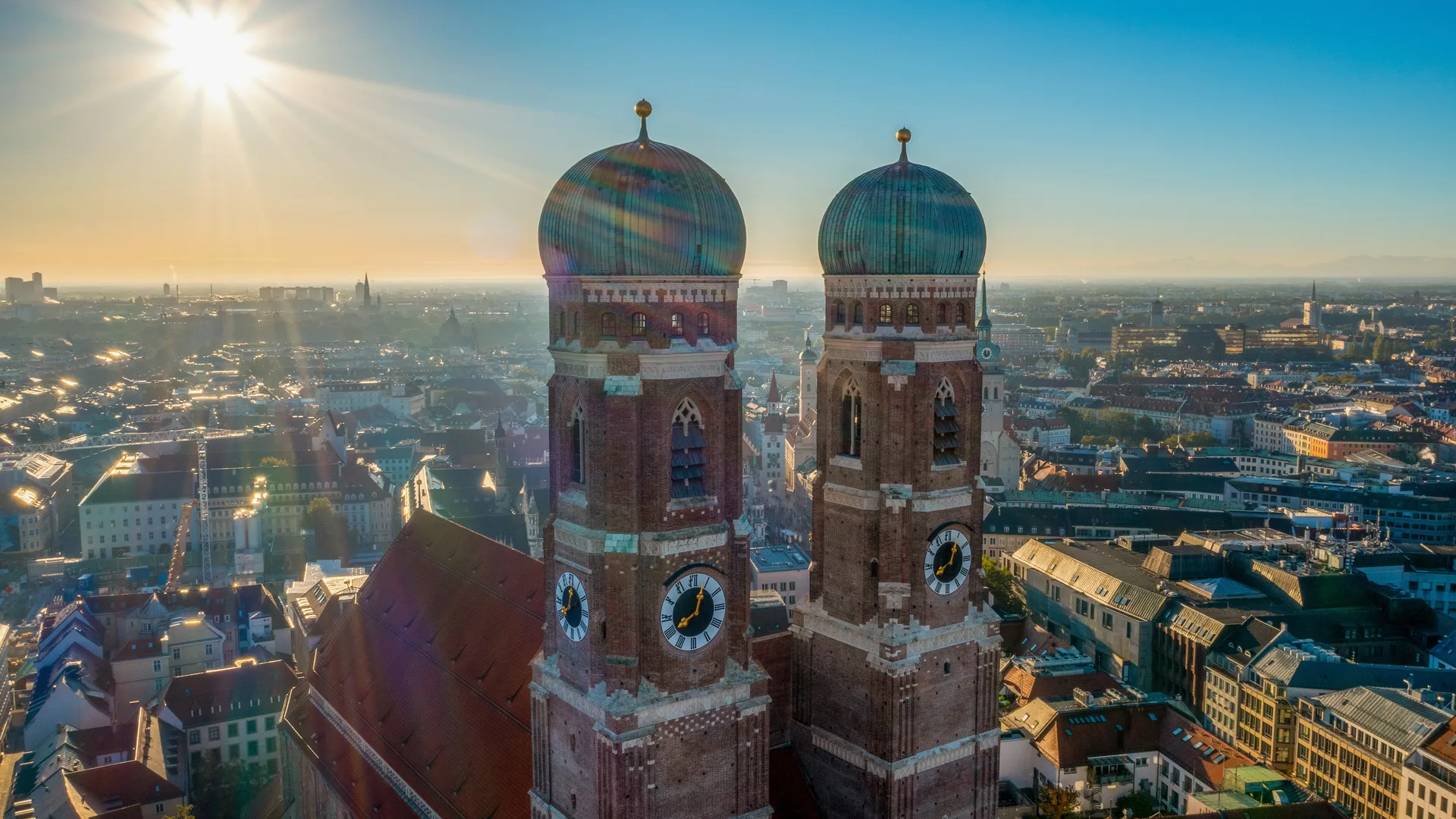 Meet the City Wirtschaftsstandort Muenchen Shutterstock 2586001039