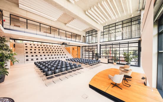 MUC Auditorium Foyer Reihenbestuhlung