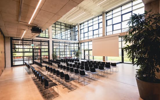 MUC Foyer Reihenbestuhlung BRDY0517